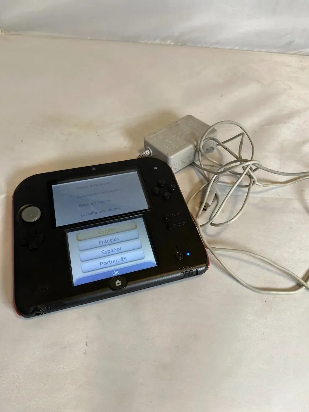 Nintendo 2DS Crimson Red Bundle 2 extra games